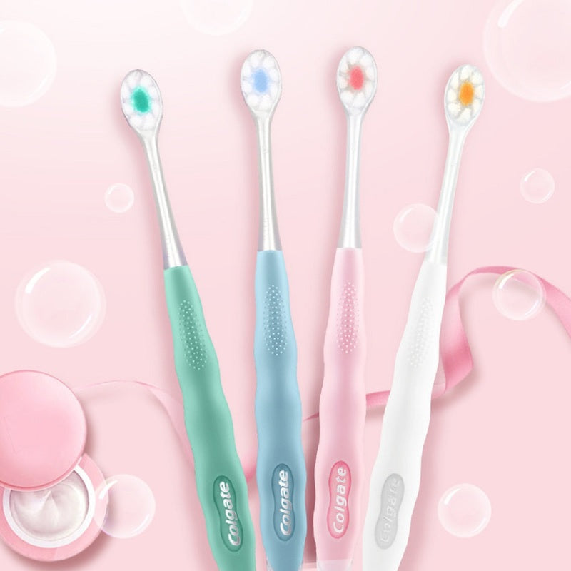 Colgate Cushion Clean Toothbrush (Random Color) 1pc